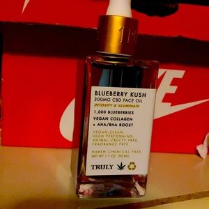 Truly Blueberry kush face oil, NEW Retail $38